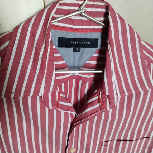 Preloved Tommy Hilfiger shirt (chest 38-40) - Picture 2 of 2